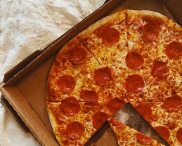 You love Pepperoni Pizza!? Here’s How You Can Make It Easy & Delicious