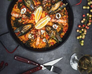 How to Make The Delicious Spanish Paella For Dinner!
